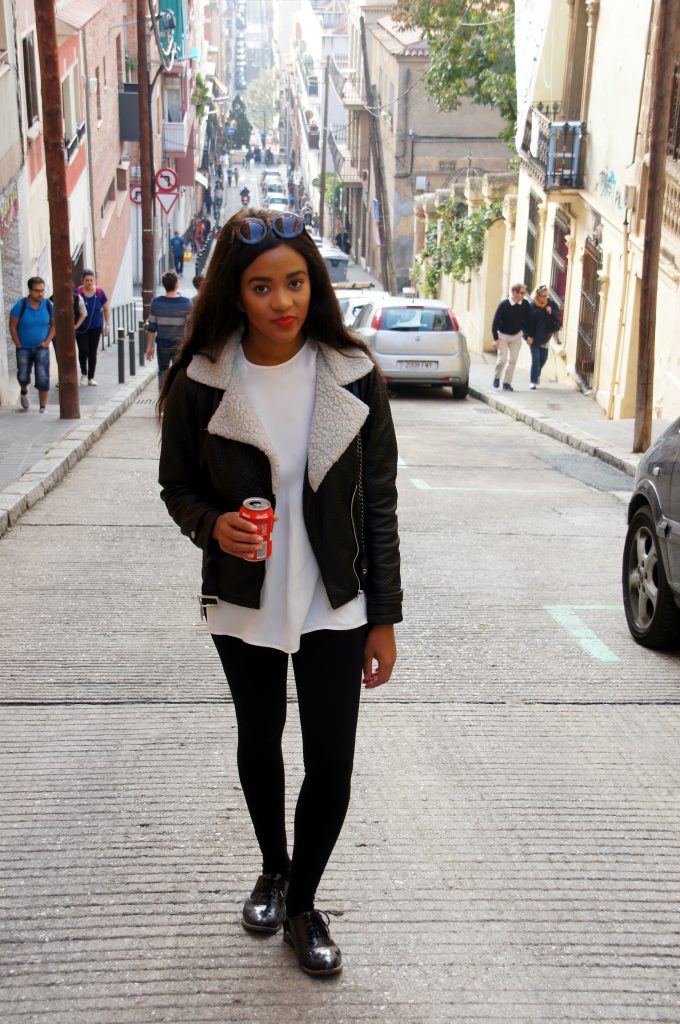 Black and white outfit with aviator leather jacket blogger in barcelona