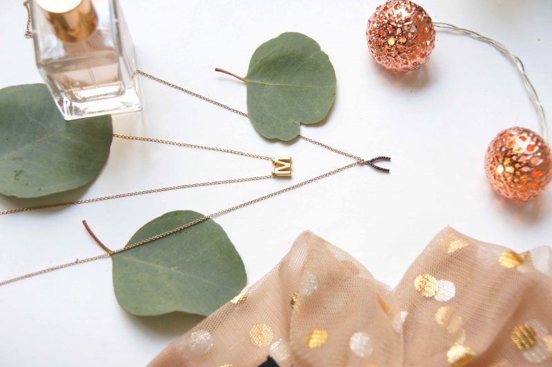 Christmas Gift Guide: jewelry product flatlay