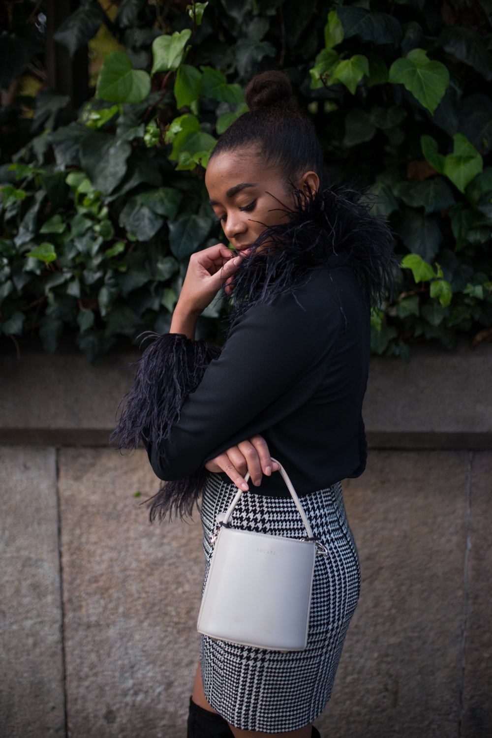 black fashion blogger from spain wearing overknees 