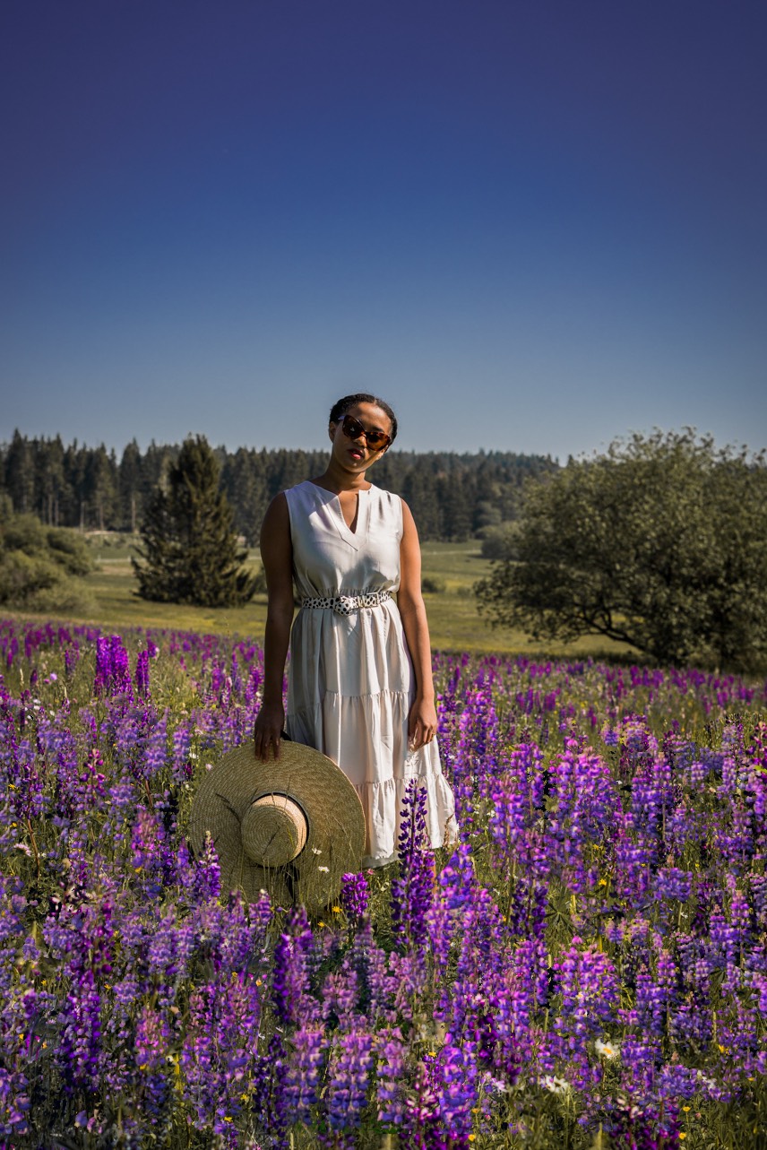 top german fashion blogger in a flower field