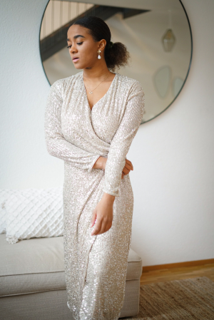 sequin dress blogger new years eve