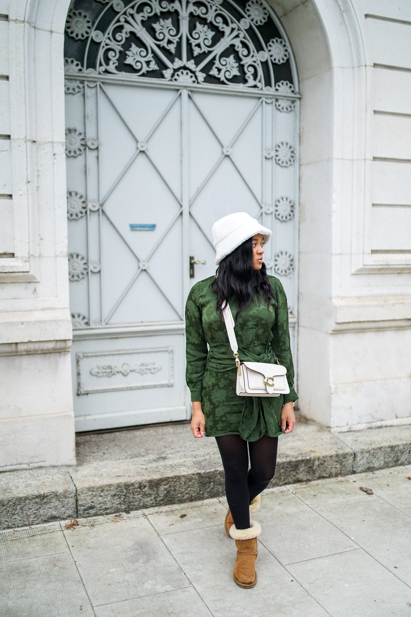 Fashion Blogger Switzerland Green long sleeve Dress