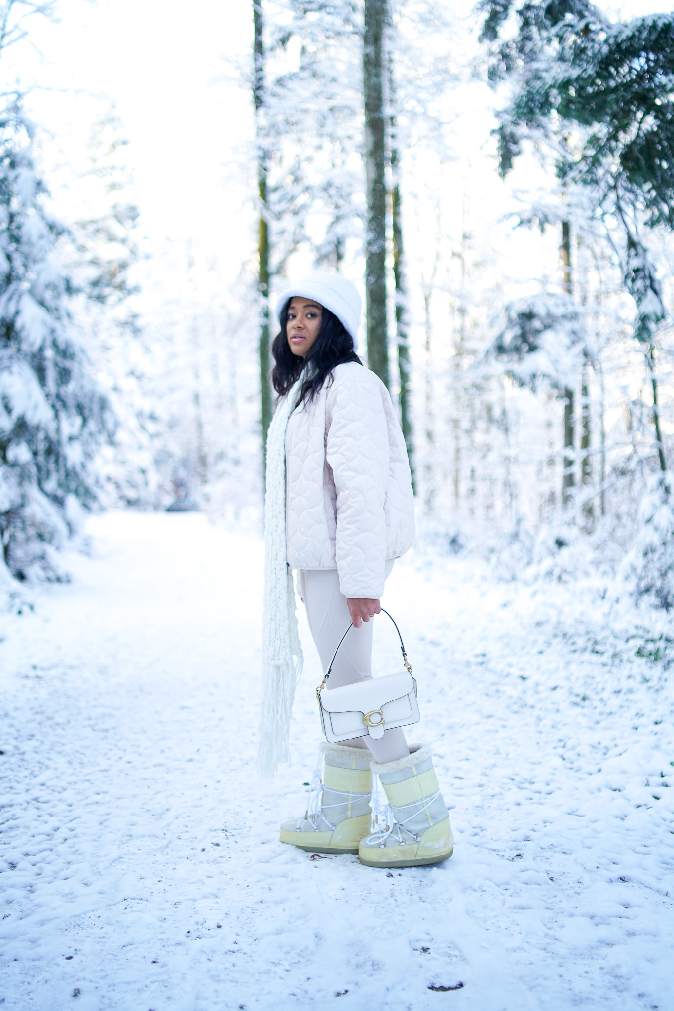 all white winter look Swiss Blogger Fashion coach tabby white