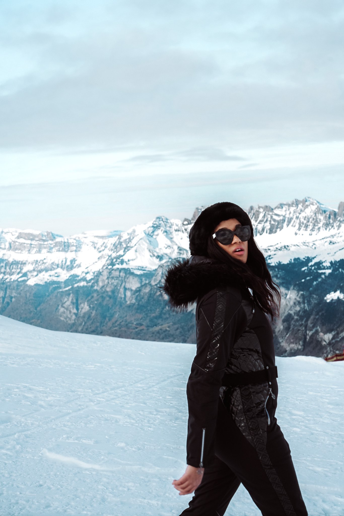 Swiss Mountain Getaway Zürich, Wearing a ski suit high fashion blogger 