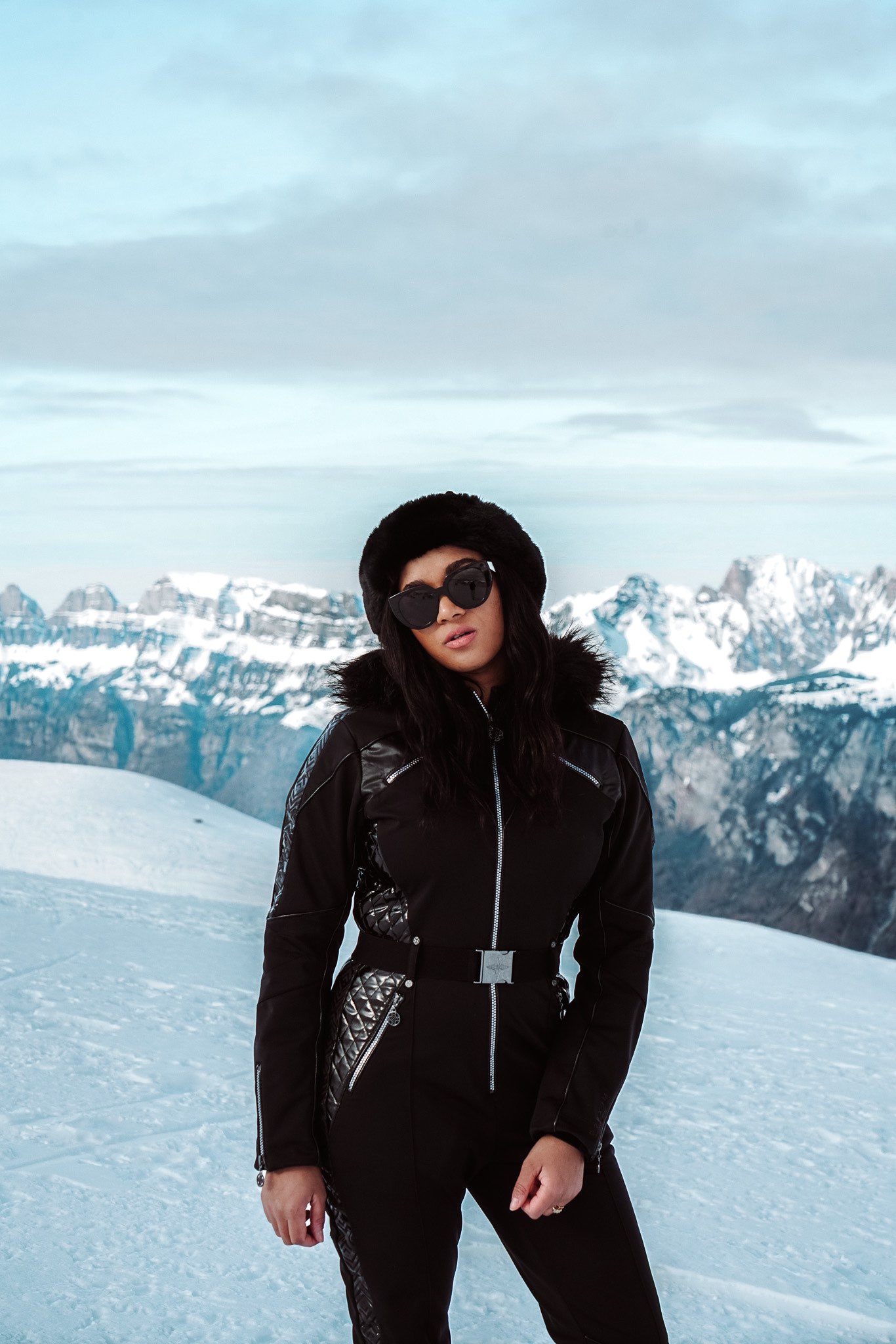 Swiss Mountain Getaway Zürich, Wearing a ski suit high fashion blogger 