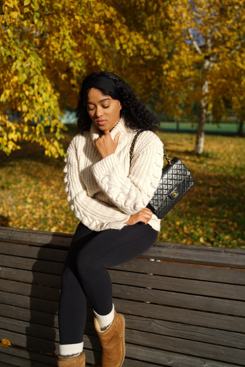 How to style an oversized knitted sweater, Ugg boots Chanel Bag