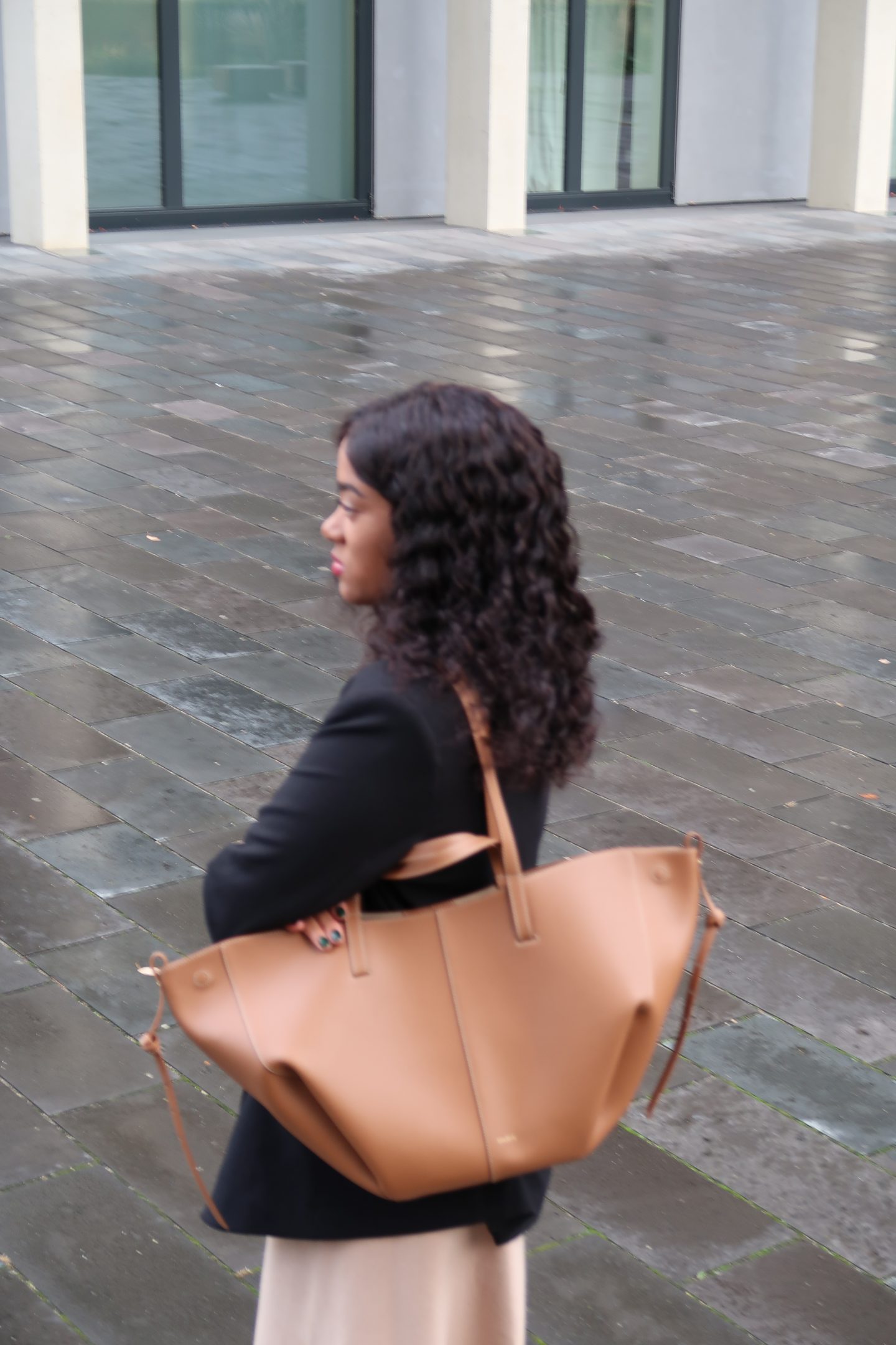 Polene Cyme Bag, Swiss Fashion Blogger, Outfit Inspiration. How to style the Polene Cyme Bag