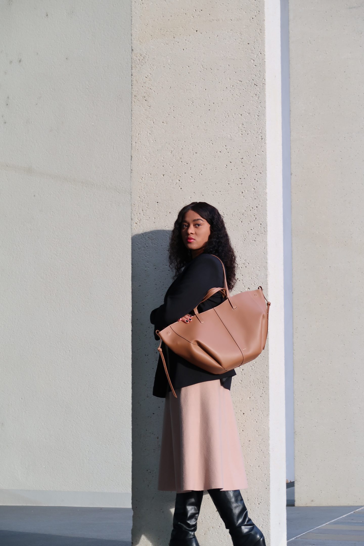 Polene Cyme Bag, Swiss Fashion Blogger, Outfit Inspiration. How to style the Polene Cyme Bag