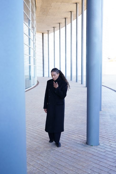 Styling the black coat, Swiss influencer, coat outfit